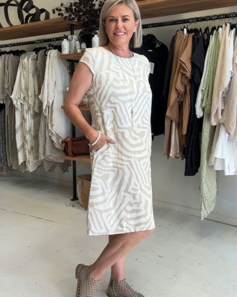 Ellen – Summer Dress with Round Neck and Beautiful Print
