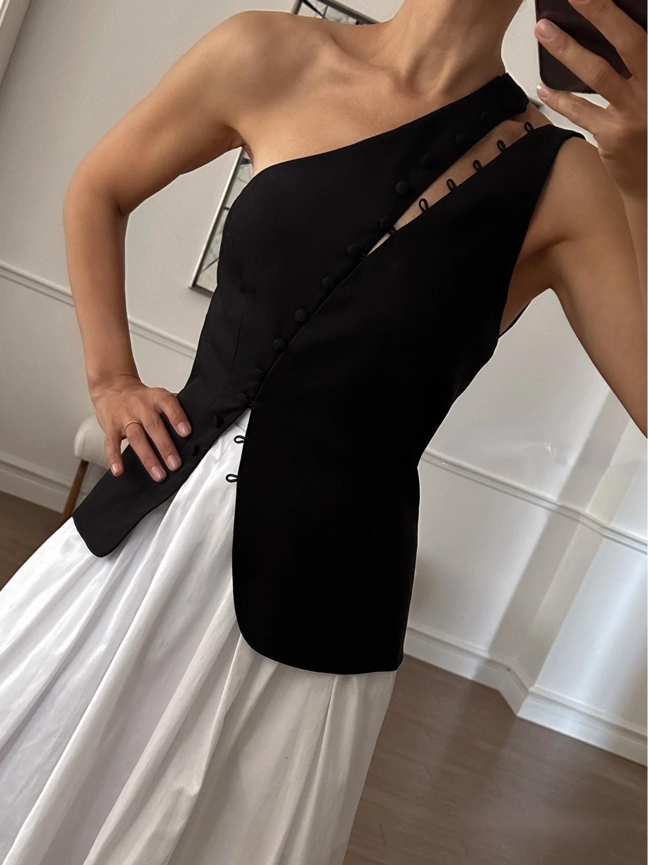 Azura | One-Shoulder Button Detail Top